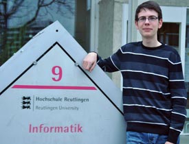 Ich vor dem Informatik - Gebäude (9) in Reutlingen